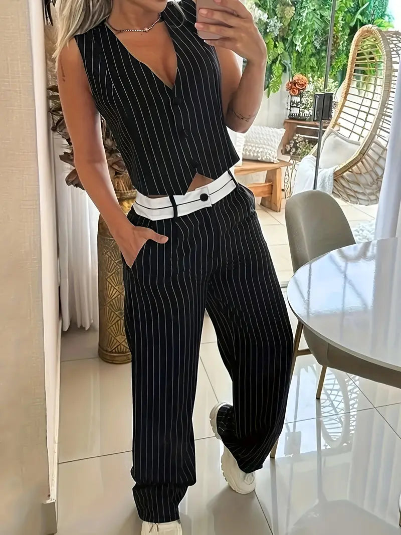 Gestreifte Weste mit V-Ausschnitt und Hose mit hoher Taille